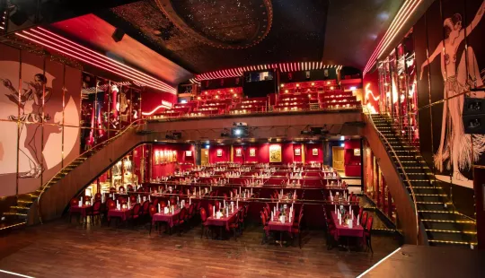 Theatersaal Wintergarten Varieté mit Tanzfläche