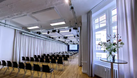 Foto: Audiowerk Seminarraum mit Möbel