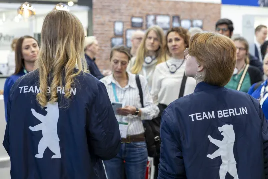 geführte Tour per Audioguide über die ITB 2025 von Team des Berlin Convention Office