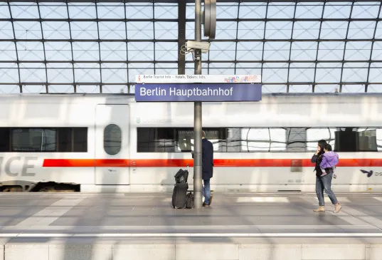 ICE am Berliner Hauptbahnhof