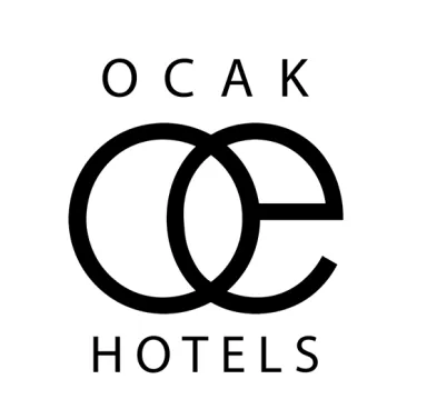 Schwarzes OCAK Hotels Logo mit zwei sich überschneidenden Kreisen auf weißem Hintergrund.