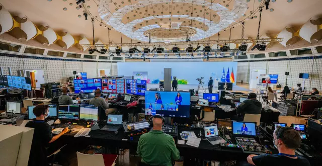 Studio-Setting einer digitalen Veranstaltung