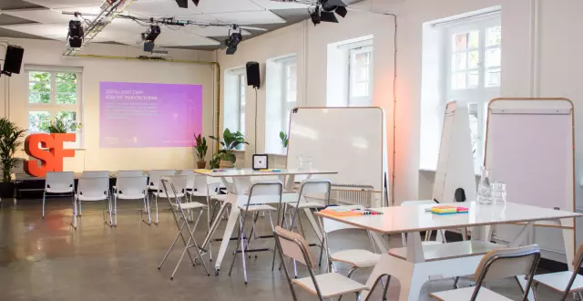 Der Veranstaltungsort Stadium am Spiefeld in Berlin ist ein großartiger Ort, um Workshops durchzuführen