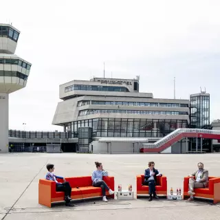 Podiumsdiskussion "Disrupted Mobilities" mit Prof. Meike Jipp, Katja Diehl, Ali Aslan und Ross Douglas am Flughafen Berlin Tegel 