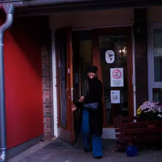 Frau verlässt Mehrgenerationshaus 