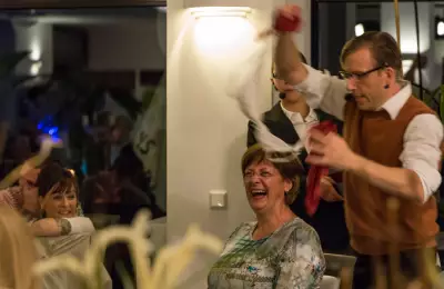 Mörderische Krimi-Dinner-Komödien