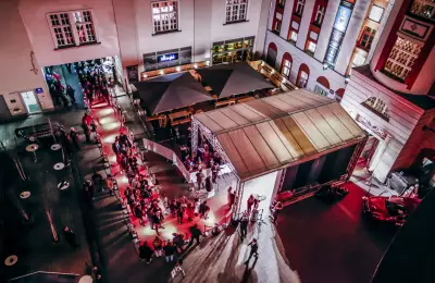 Red Carpet im historischen Innnehof