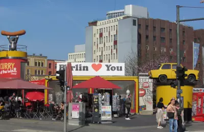Zimmer- Ecke Wilhelmstraße in Kreuzberg, Nähe Checkpoint Charly