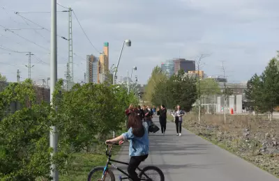 Park am Gleisdreieck, neben der ICE-Trasse Richtung Potsdamer Platz