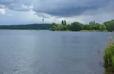 Blick vom Neuen Garten Potsdam nach Berlin auf den Schäferberg
