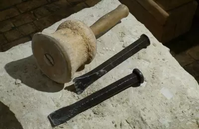 sculptor's tool