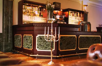Grüner Salon und Bar der Eventlocation Meistersaal