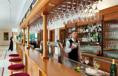 Unsere Lobbybar