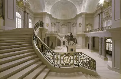 Bode Museum Treppenhaus mit Reiterstandbild