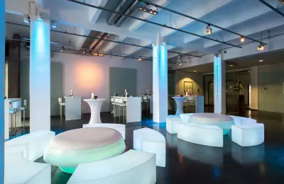 Get Together mit Stehtischbrücken