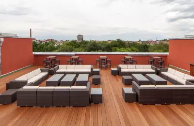 Dachterrasse mit Loungemöbeln