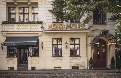 HENRI Hotel Berlin Fassade
