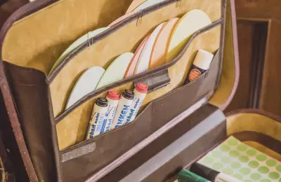 HENRI Hotel Berlin Herrenzimmer Moderatorenkoffer