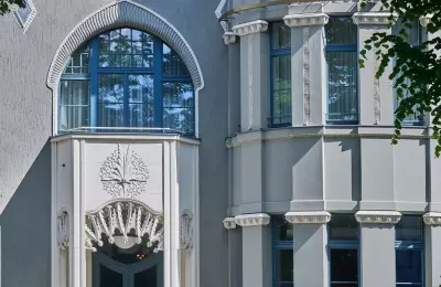 Outdoor view hotel at Steinplatz