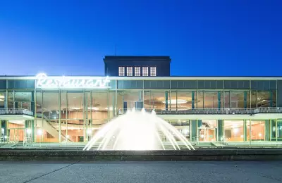 Außenansicht der Eventlocation Palais am Funkturm bei Nacht