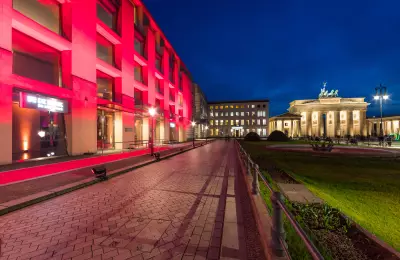 AXICA Atrium bei Nacht
