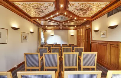 Salon Fresco parliamentary seating