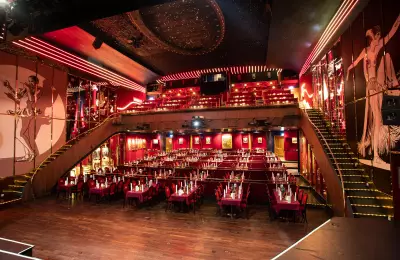 Theatersaal Wintergarten Varieté mit Tanzfläche