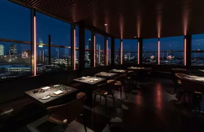 Sternerestaurant mit eindrucksvollem Blick über die Stadt