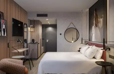 RED Radisson Kudamm Guest Room