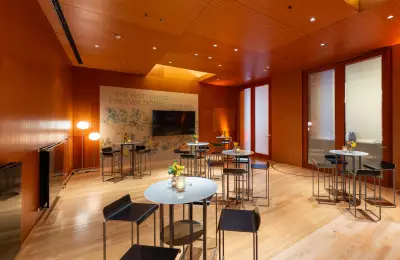 The gemütliche Gehry Lounge der AXICA