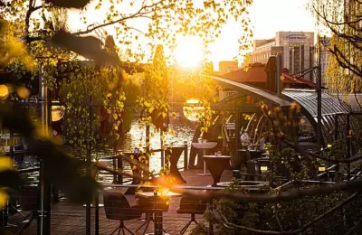 PATIO Ostterrasse im Sonnenuntergang