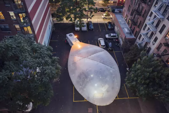 Blase des Spacebuster in einem Hinterhof des Kulturzentrums The Clemente in New York City