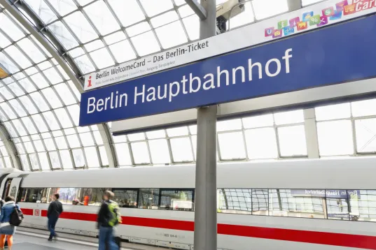 ICE am Berliner Hauptbahnhof