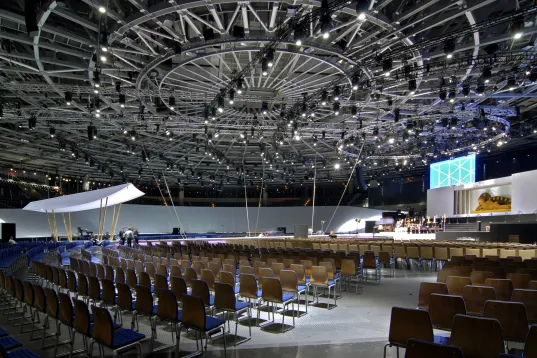 Das Velodrom ist eine der größten Veranstaltungshallen Berlins und ist gleichzeitig eine Radrennbahn. Es befindet sich an de…